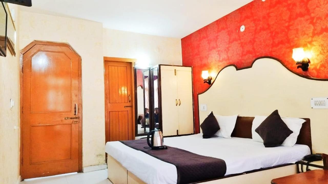 Hotel Gilbert Mountain View Manāli エクステリア 写真