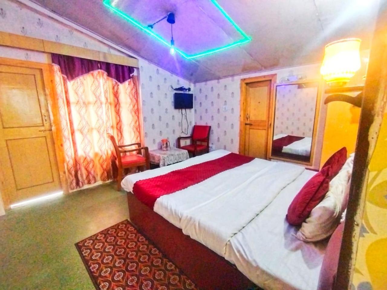 Hotel Gilbert Mountain View Manāli エクステリア 写真