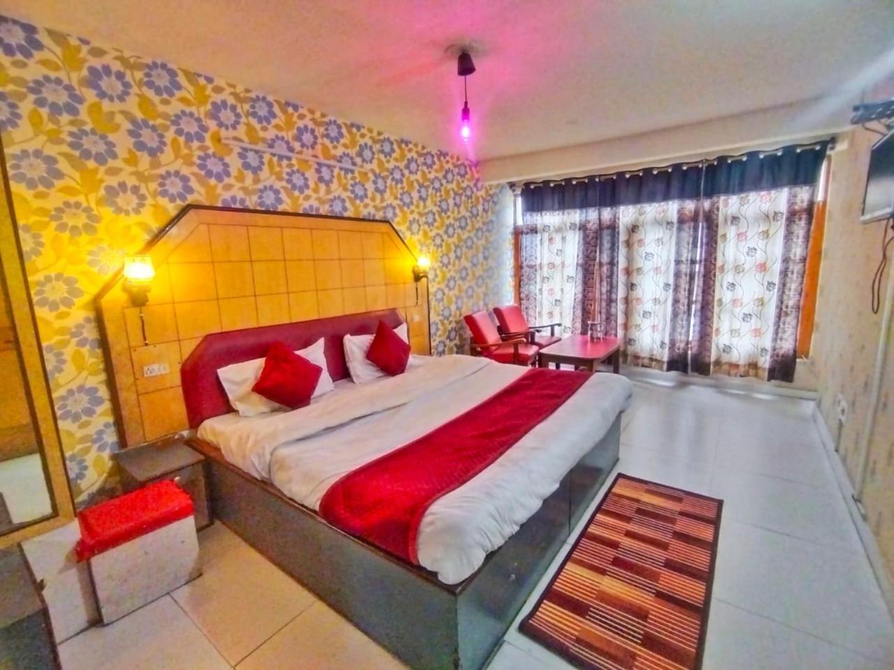 Hotel Gilbert Mountain View Manāli エクステリア 写真