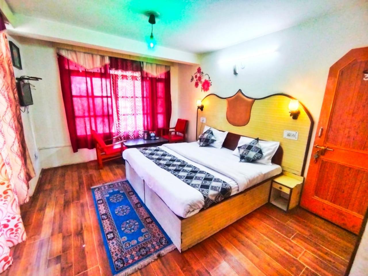 Hotel Gilbert Mountain View Manāli エクステリア 写真